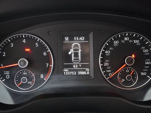 Used 2012 Volkswagen Jetta GLI FWD image 12
