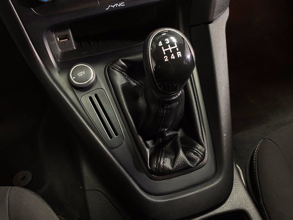 Used 2016 Ford Focus SE w/ SE Power Seat Package FWD image 24