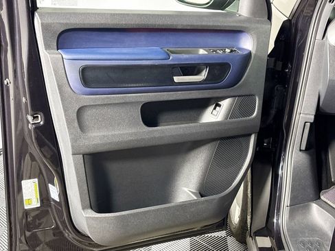 Certified 2025 Volkswagen ID. Buzz Pro S Plus image 10