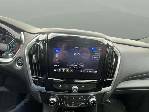Used 2022 Chevrolet Traverse LT image 13