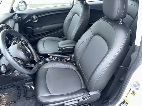 Used 2019 MINI Cooper 2-Door Hardtop image 10