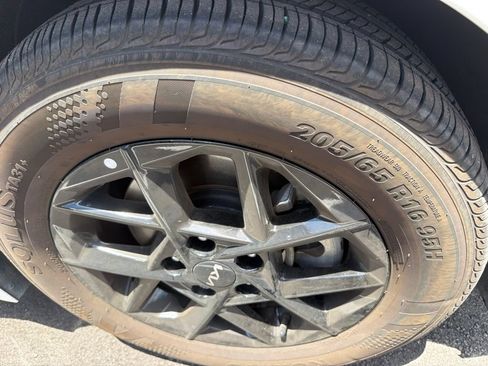 Used 2025 Kia K5 LXS FWD image 12