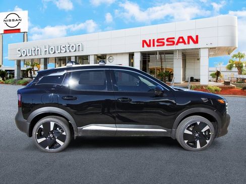 New 2025 Nissan Kicks SR w/ Illumination Package image 5