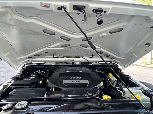 Used 2017 Jeep Wrangler Sport AWD/4WD image 24
