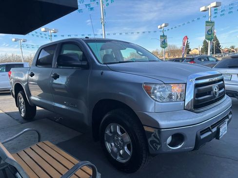 Used 2012 Toyota Tundra 4x4 CrewMax w/ Tow Pkg image 2