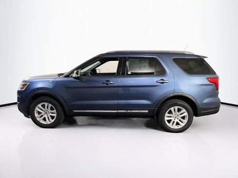 Used 2018 Ford Explorer XLT w/ Equipment Group 202A AWD/4WD image 8