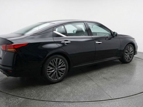 Used 2025 Nissan Altima 2.5 SV FWD image 9