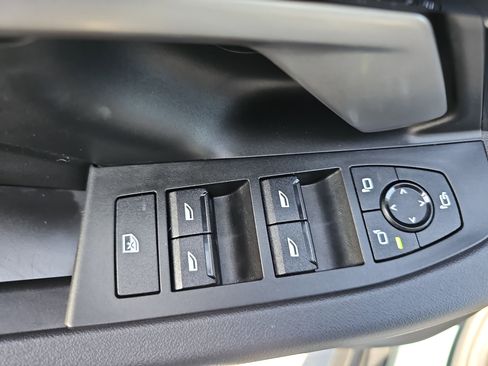 Used 2025 BMW i5 eDrive40i image 28