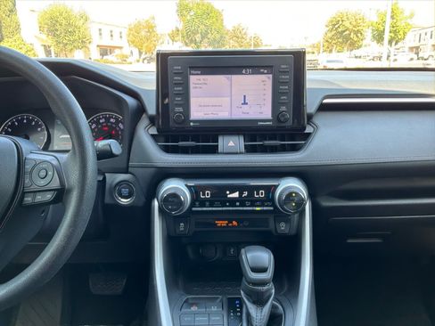 Used 2021 Toyota RAV4 XLE FWD image 15