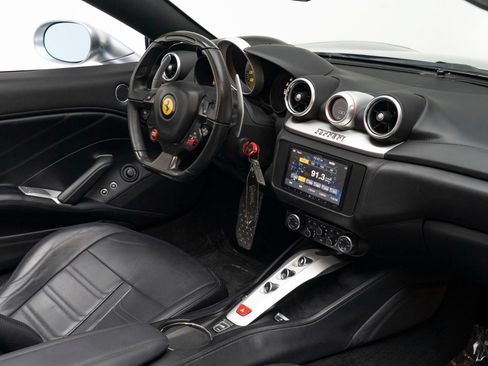 Used 2016 Ferrari California T RWD image 51