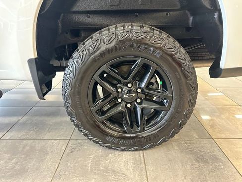 Used 2024 Chevrolet Silverado 1500 LT Trail Boss w/ Convenience Package II AWD/4WD image 7