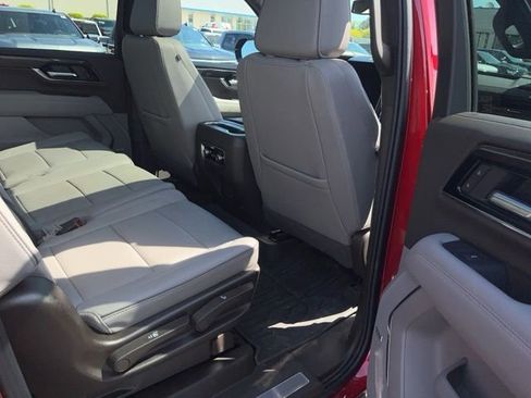 Used 2025 GMC Yukon XL Elevation AWD/4WD image 13