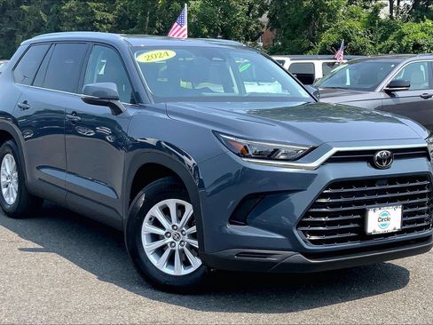 Used 2024 Toyota Grand Highlander AWD image 2