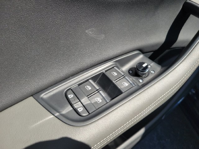 Used 2023 Audi Q8 Premium Plus AWD/4WD image 19