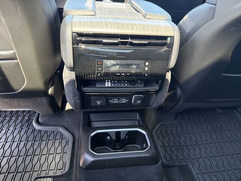 Used 2024 Jeep Wagoneer L Series III w/ Premium Group I AWD/4WD image 20