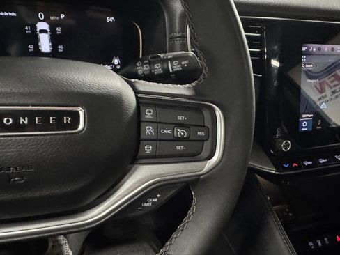 Used 2024 Jeep Wagoneer Series II image 19