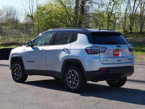 Used 2025 Jeep Compass Trailhawk AWD/4WD image 4