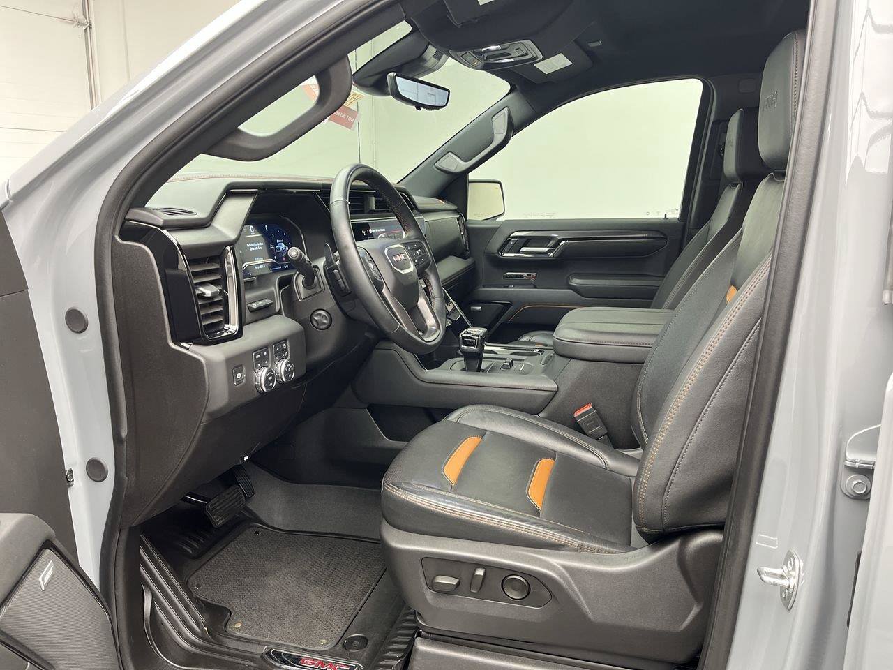 Certified 2025 GMC Sierra 1500 AT4 w/ Technology Package AWD/4WD image 3