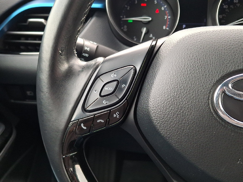 Used 2019 Toyota C-HR XLE FWD image 20
