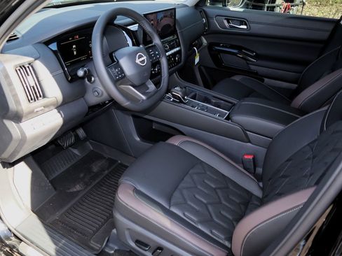 New 2026 Nissan Pathfinder Platinum image 14