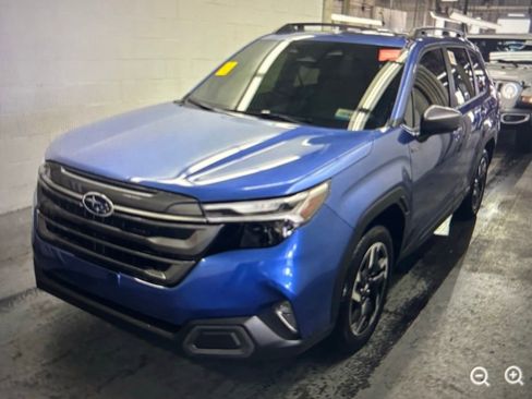 Used 2025 Subaru Forester Limited w/ Popular Package AWD/4WD image 1