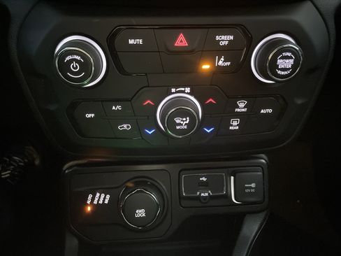 Used 2023 Jeep Renegade Altitude image 28