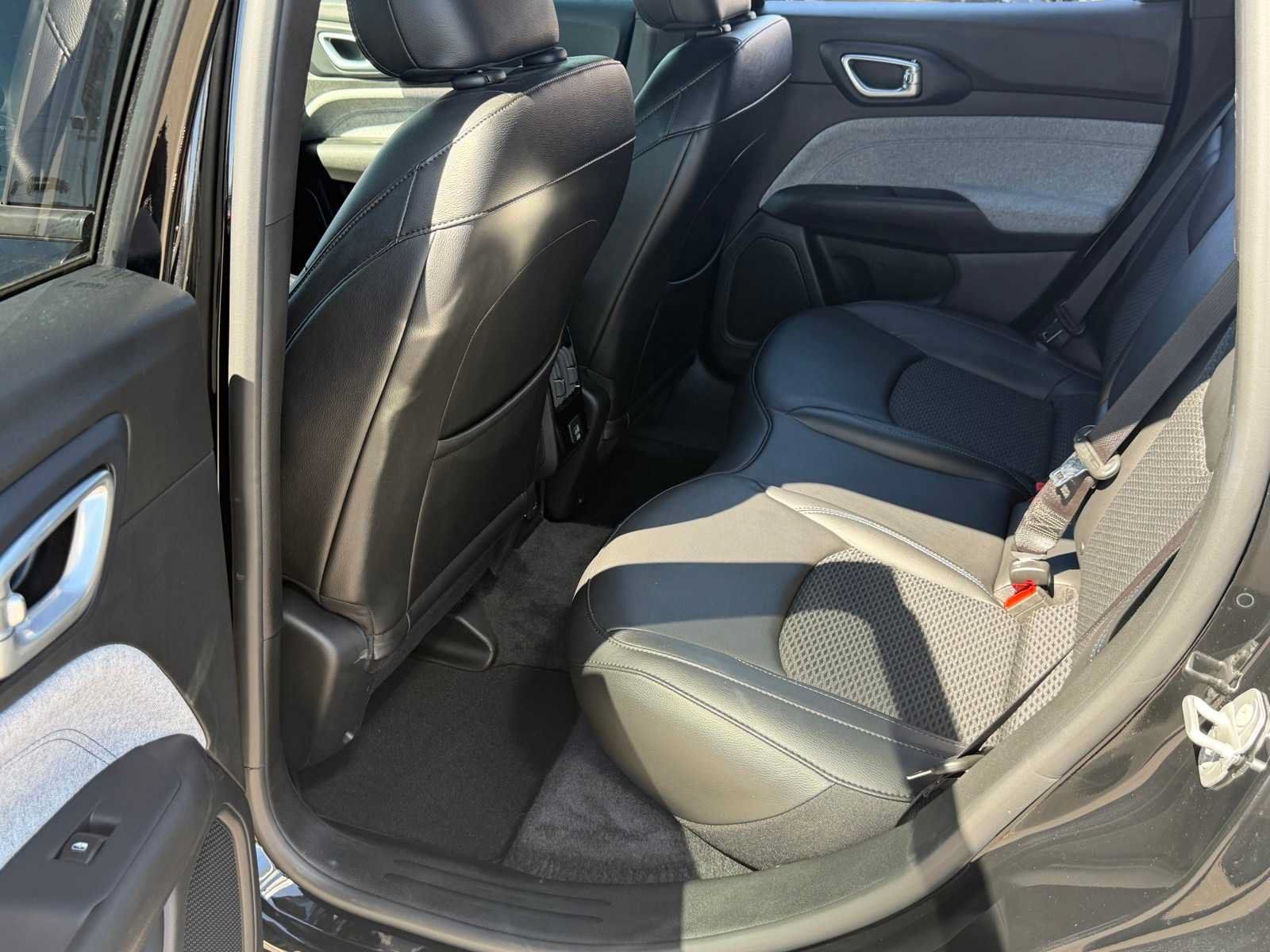 Used 2023 Jeep Compass Latitude AWD/4WD image 23