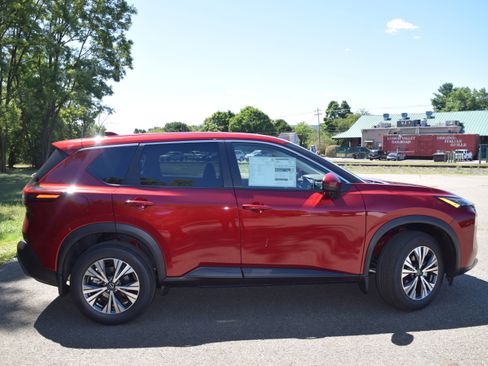 Used 2022 Nissan Rogue SV image 9