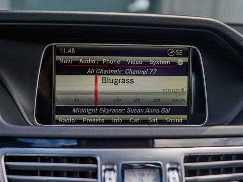 Used 2015 Mercedes-Benz E 250 BlueTEC 4MATIC Sedan image 19