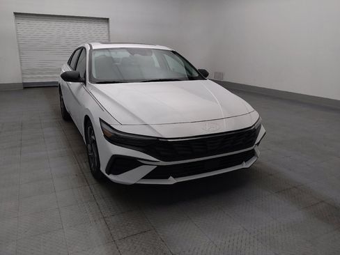 Used 2025 Hyundai Elantra Limited FWD image 14