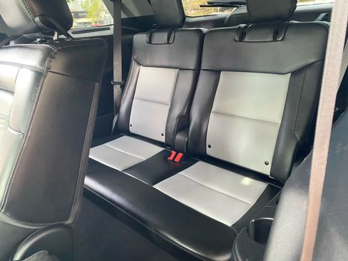 Used 2022 Ford Explorer XLT w/ Equipment Group 202A image 22