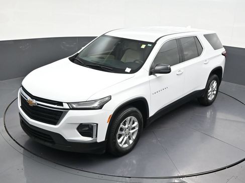 Used 2023 Chevrolet Traverse LS FWD image 17