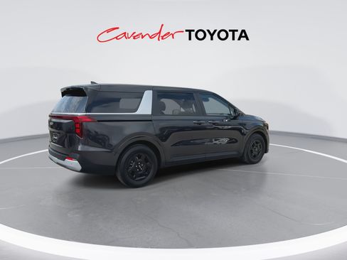 Used 2026 Kia Carnival FWD image 8