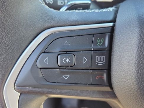 Used 2023 Jeep Grand Cherokee Limited image 23