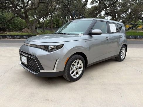 Used 2024 Kia Soul LX w/ Option Group 015 FWD image 1