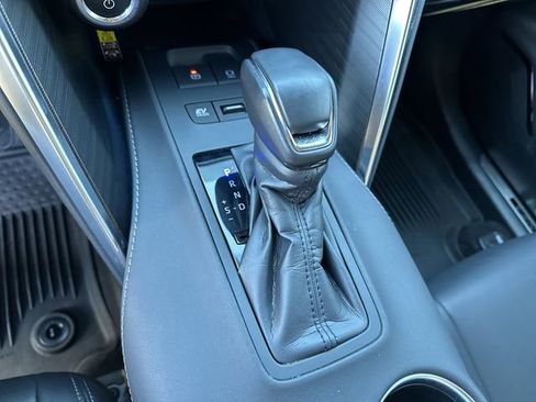 Certified 2024 Toyota Venza Nightshade image 20