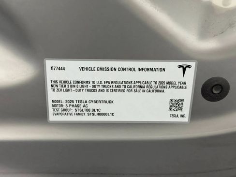 Used 2025 Tesla Cybertruck 2WD Crew Cab image 45