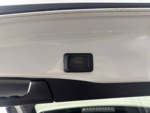 Used 2019 Toyota RAV4 Limited image 32