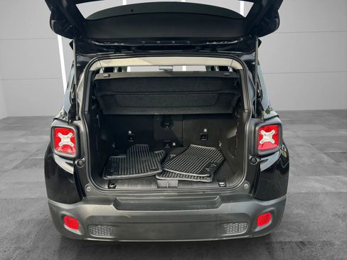 Used 2021 Jeep Renegade Latitude w/ Convenience Group image 10