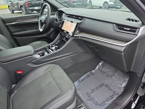 New 2026 Jeep Grand Cherokee Altitude image 10
