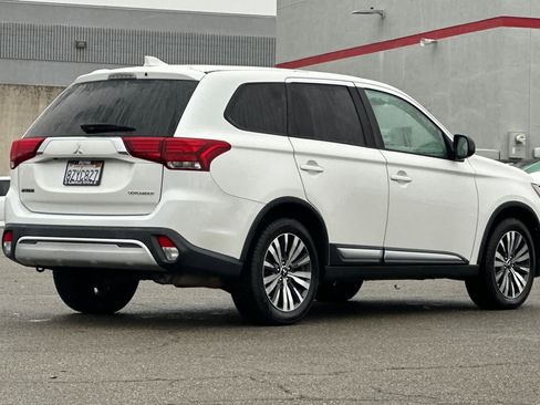 Used 2019 Mitsubishi Outlander ES image 2