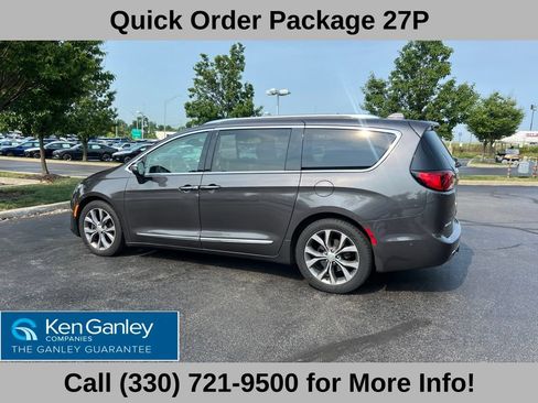 Used 2020 Chrysler Pacifica Limited w/ Tire & Wheel Group FWD image 8