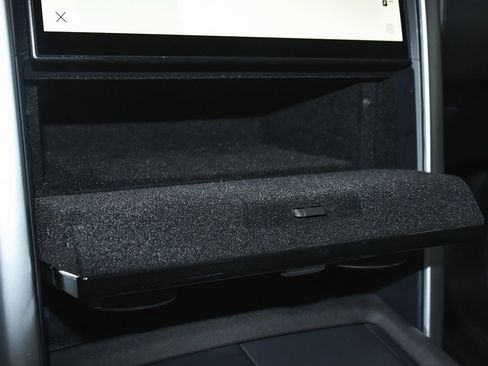 Used 2023 Land Rover Discovery S R-Dynamic image 39