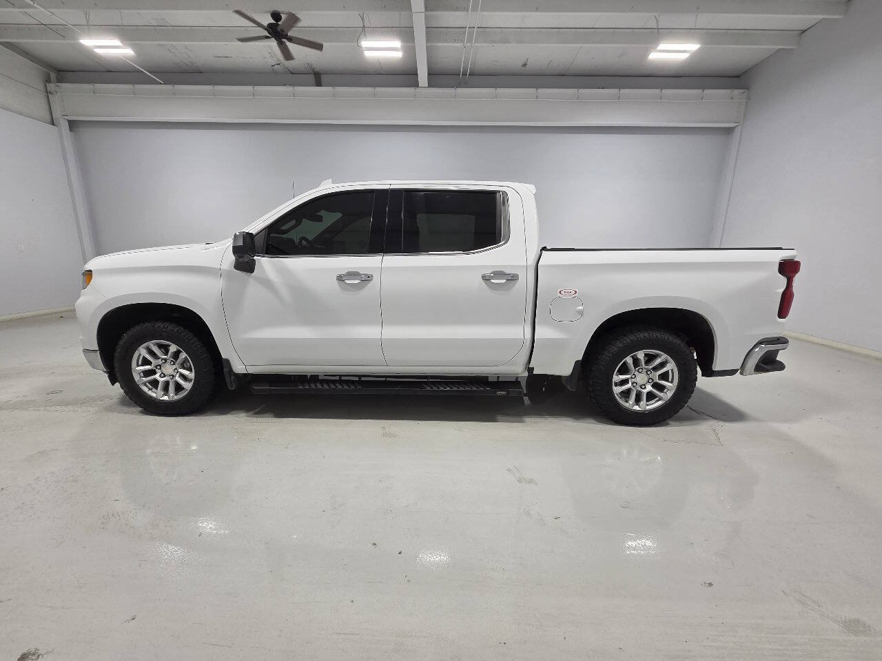 Used 2022 Chevrolet Silverado 1500 LTZ w/ Z71 Off-Road Package AWD/4WD image 6