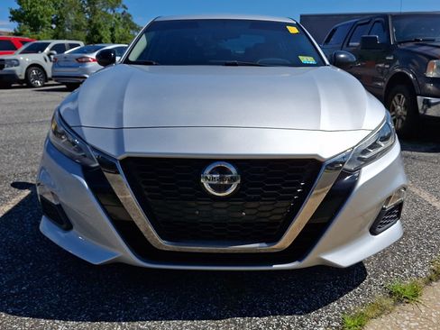 Used 2019 Nissan Altima 2.5 SR FWD image 2
