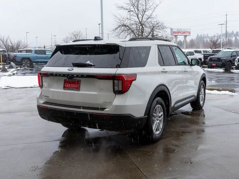 Used 2025 Ford Explorer Active AWD/4WD image 7