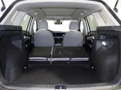 Used 2024 Volkswagen Taos SE w/ Panoramic Sunroof Package FWD image 35