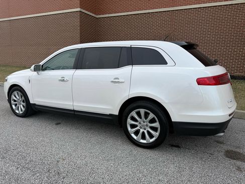 Used 2016 Lincoln MKT AWD image 11