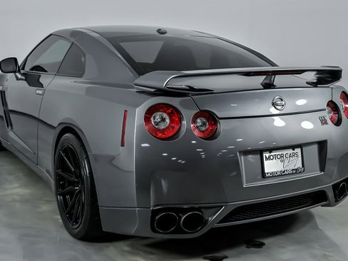 Used 2010 Nissan GT-R Premium image 10
