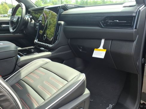 New 2026 GMC Yukon AT4 Ultimate AWD/4WD image 9